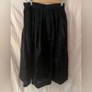Lined  Black Women's silk pleated Skirt with pockets size 8 (no brand name)